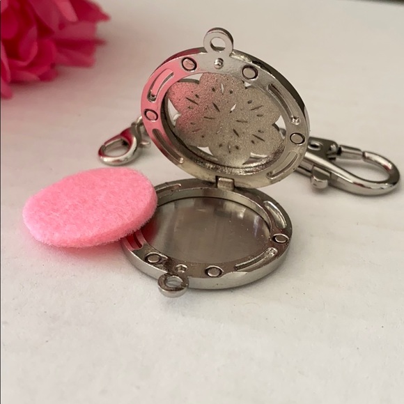 Key Chain Essential Oil Diffuser - Picture 4 of 4